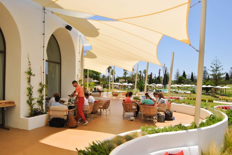 Velas de sombra: guía práctica para patios y terrazas en España