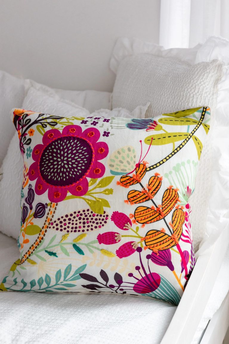 Carry Unique Style: Handcrafted Embroideries for Everyday Use Carry Unique Style: Handcrafted Embroideries for Everyday Use