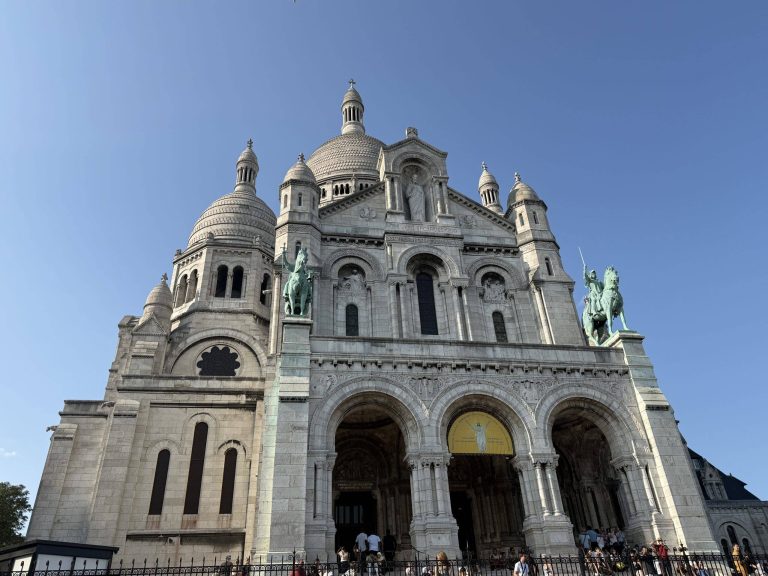 Explore Paris on Foot: Practical Outdoor Tours