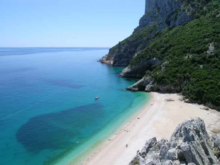 Scopri un soggiorno autentico tra mare e collina in Sardegna