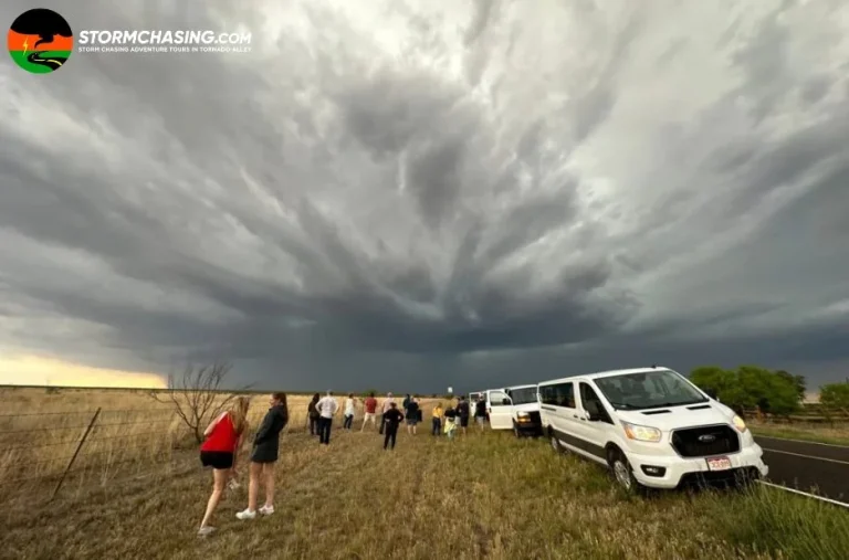 Experience Thrilling Storm Chase Tours to See Tornadoes and Extreme Weather Up Close